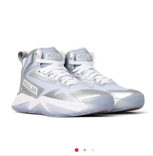 Moolah Women's Silver and White Sneakers 6